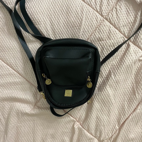 backpack - Picture 2 of 5